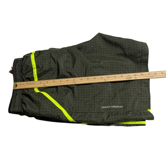 Under Armour Mens Athletic Shorts Size XL Heat Gear Fitted Lined Green Pockets - Picture 12 of 13